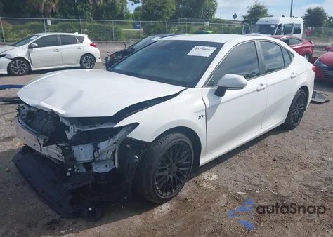 2025 Toyota Camry Le z USA, uszkodzony, nr VIN 4T1DAACKXSU571049